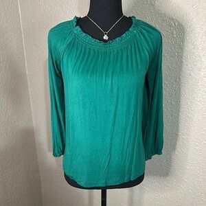 NWT VIOLETS & ROSES Relaxed Pleated Blouse‎ with Long Sleeves in evergreen
